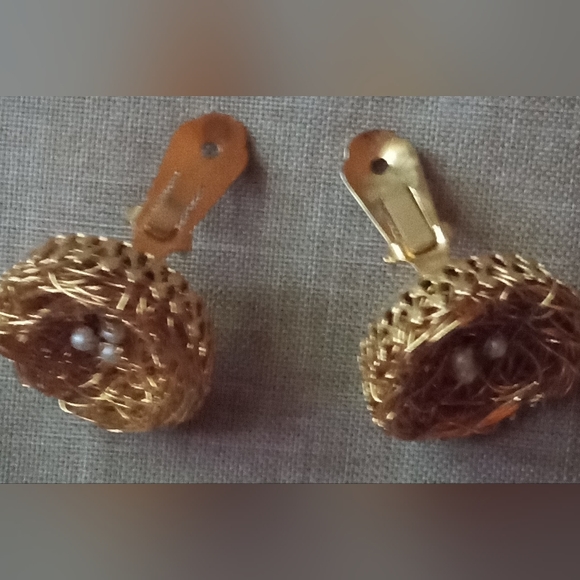 Vintage Gold Tone Wire Bird Nest Egg Rare Clip On Earrings - Picture 4 of 6